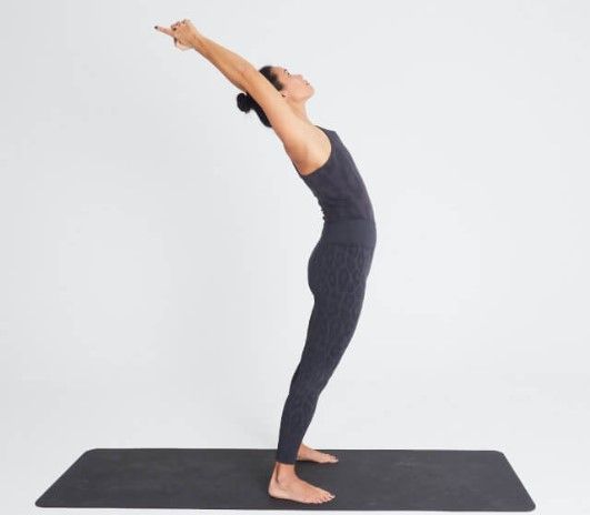 Sesión Inicial Básica de Yoga para la Menopausia 4 postura de la montaña yoga