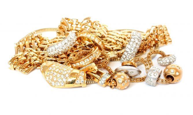 Cómo Sacarle Brillo a las Joyas de Oro 3 Cómo Sacarle Brillo a las Joyas de Oro 2